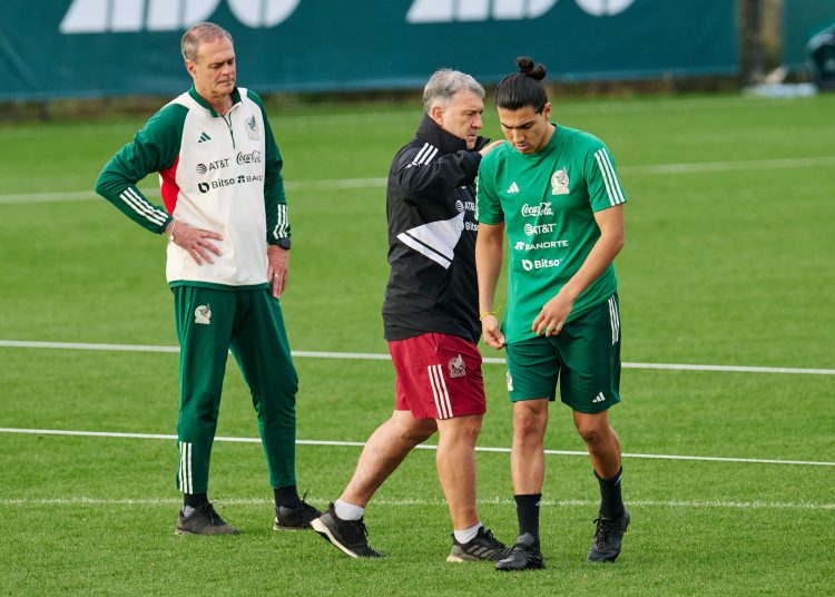 Gerardo Martino head coach and Erick Gutierrez during the Training of the Mexican National Team (Mexico), prior to the friendly preparation match against Sweden for the start of the FIFA World Cup Qatar 2022, at LA VINYA Training Center, the GIRONA FC teams training place, on November 13, 2022.



Gerardo Martino Director Tecnico y Erick Gutierrez durante el Entrenamiento de la Seleccion Nacional Mexicana (Mexico), previo al partido amistoso de preparacion de contra Suecia de cara al inicio de la Copa Mundial de la FIFA Catar 2022, en Centro de Entrenamiento LA VINYA, lugar de entrenamiento del equipo GIRONA FC, el 13 de Noviembre de 2022.