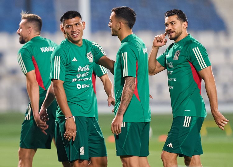 Jesus Gallardo, Luis Chavez, Henry Martin during the training of the Mexican National Team (Mexico) prior to their debut against the Poland National Team in Group C of the FIFA World Cup Qatar 2022 at  Al Khor facilities, on November 19, 2022.



Jesus Gallardo, Luis Chavez, Henry Martin durante el entrenamiento de la Seleccion Nacional Mexicana (Mexico) previo a su debut contra la Seleccion de Polonia en el Grupo C de la Copa Mundial de la FIFA Catar 2022 el Instalaciones de Al Khor, el 19 de noviembre de 2022.