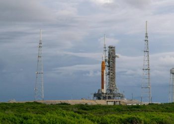 NASA mantendrá en la plataforma cohete de misión Artemis I pese a tormenta Nicole
