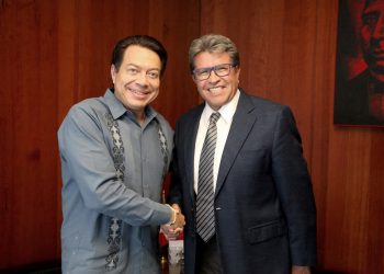 Se reúnen Monreal y Mario Delgado en el Senado para dialogar sobre la reforma electoral