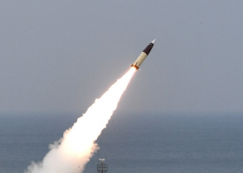 Corea del Norte lanza tres misiles, uno de ellos cae cerca de costa surcoreana