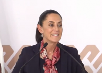 Sheinbaum aprovecha acto público para invitar a la marcha del 27 de noviembre