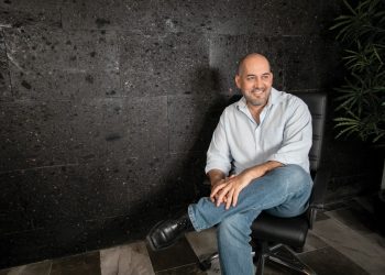 Ramón Valdés Elizondo presenta su nueva novela de terror, “Hotel California”