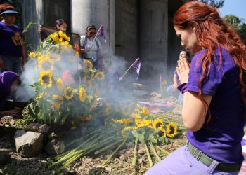 Montan feministas ofrenda en memoria de Ari y exigen destitución del Fiscal de Morelos