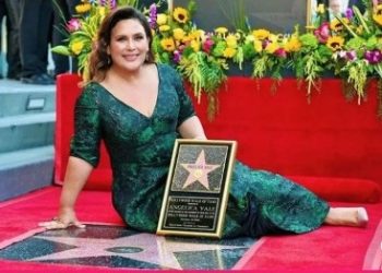Angélica Vale recibe estrella en el Paseo de la Fama de Hollywood, te decimos a quién se la dedicó