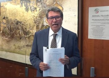 Monreal consigue amparo por mensajes de Layda Sansores