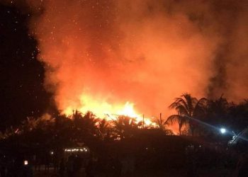Arrasa el fuego con dos hoteles en isla de Holbox