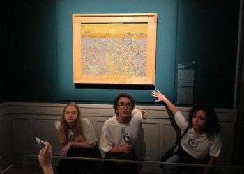 ¡Otra vez! Ecologistas lanzan sopa de verduras a cuadro de Van Gogh