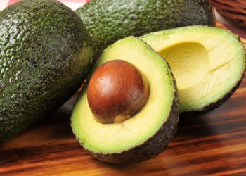 Denuncia AMLO campaña en contra del aguacate mexicano