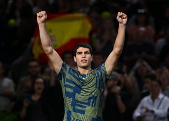 Alcaraz inicia con un triunfo en el Masters París-Bercy