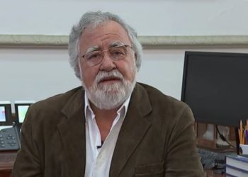 Alejandro Encinas defiende investigación de caso Ayotzinapa