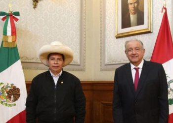 López Obrador ve racismo en intentos de destituir al presidente de Perú