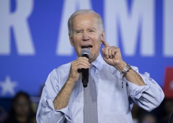 Biden hace un llamado a los votantes;  “quédense, hagan oír su voz”