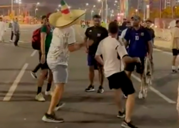Aficionados de Argentina y México tienen pelea en las calles de Catar