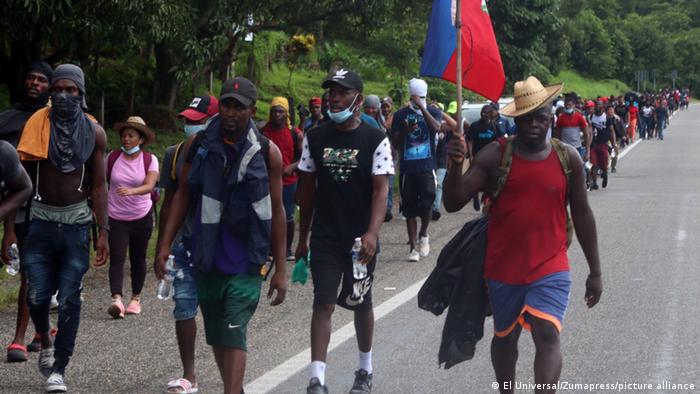 Nueva caravana migrante busca cruzar M xico se dirigen a la