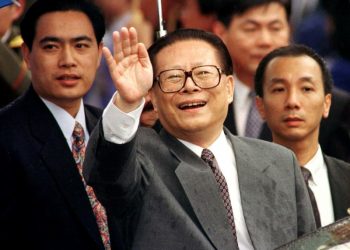 Banderas a media asta en China por muerte de Jiang Zemin