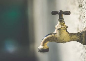 Por bajas temperaturas, Nuevo León suspende cortes de agua