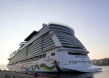 Recibe el puerto de Acapulco, uno de los cruceros más grandes del mundo, el Norwegain Encore