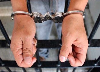 Elementos de la policía capitalina detienen a seis personas por presunto robo de teléfonos celulares