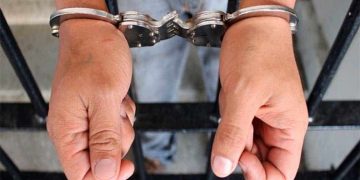 Elementos de la policía capitalina detienen a seis personas por presunto robo de teléfonos celulares