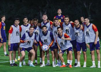 España, ante la maldición del debut