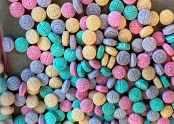 EU sanciona a cártel mexicano por creciente presencia de fentanilo arcoíris