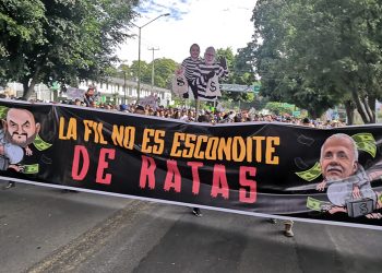 Protestas en la FIL de Guadalajara; exigen la salida de Raúl Padilla