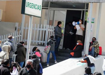 Hospitalizan a 21 alumnos por posible intoxicación en secundaria de Atotonilco de Tula