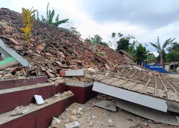Sismo en Indonesia deja al menos 162 muertos