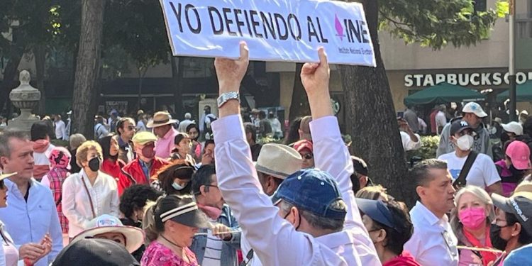Reportan saldo blanco en marcha en apoyo al INE en CDMX  Enfoque Noticias
