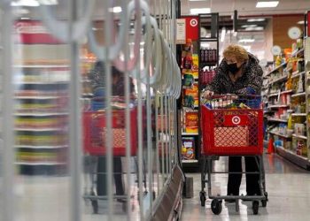 Inflación en EE.UU. bajó en octubre cuatro décimas al 7,7%