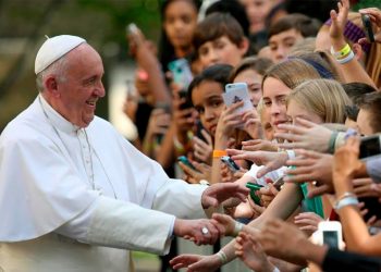 El Papa Francisco pide a los jóvenes que se ocupen de la paz
