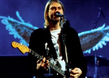 ¿Te alcanza? Subastarán guitarra destrozada de Kurt Cobain y lentes de John Lennon