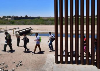 Juez federal otorga cinco semanas a Estados Unidos para prepararse para fin del Título 42