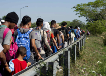 México deporta a más de 100 migrantes guatemaltecos