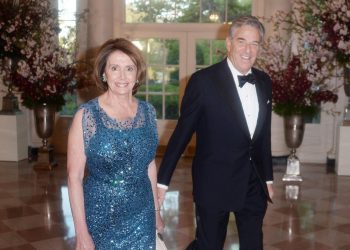 El esposo de Nancy Pelosi es dado de alta del hospital días después del ataque