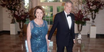 El esposo de Nancy Pelosi es dado de alta del hospital días después del ataque
