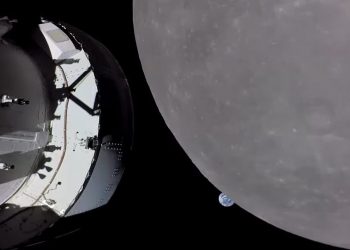 Cápsula Orión roza la Luna y se acerca con éxito a 130 kilómetros