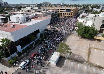 Más de mil hermosillenses marchan en defensa del INE