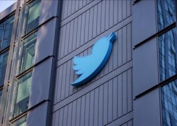 Tras despidos, exempleados de Twitter demandan a Elon Musk