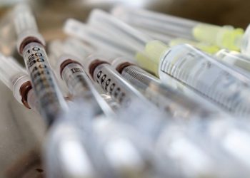 La EMA autoriza nueva vacuna contra COVID 19 que serviría como refuerzo a adultos ya vacunados