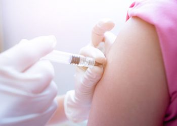 En solo dos años, se ha vacunado a menos de 500 niñas contra VPH