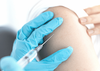 Esta farmacéutica prepara una vacuna combinada contra COVID 19 y gripe