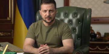 Zelenski pide a la población permanecer en refugios tras nuevos ataques rusos