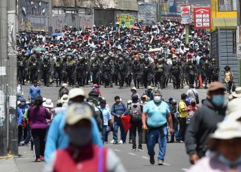Continúan manifestaciones en todo Perú en primer día de estado de emergencia