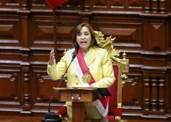 Nueva presidenta de Perú llama a la unión de todas las fuerzas políticas