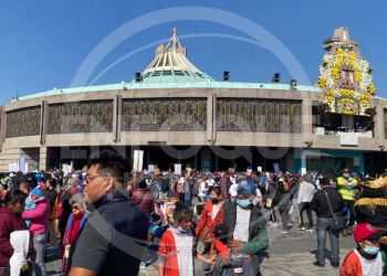 Miles de peregrinos llegan a Basílica de Guadalupe para celebrar a la Virgen