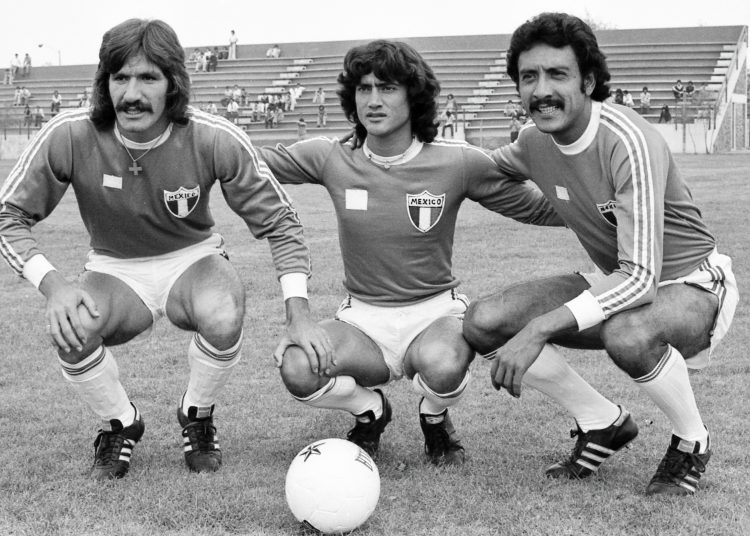 Foto de los Jugadores (i-d) Alfredo Jimenez, Rodolfo Montoya y Javier Guzman de la Seleccion Mexicana en 1978
1978/MEXSPORT/David Leah