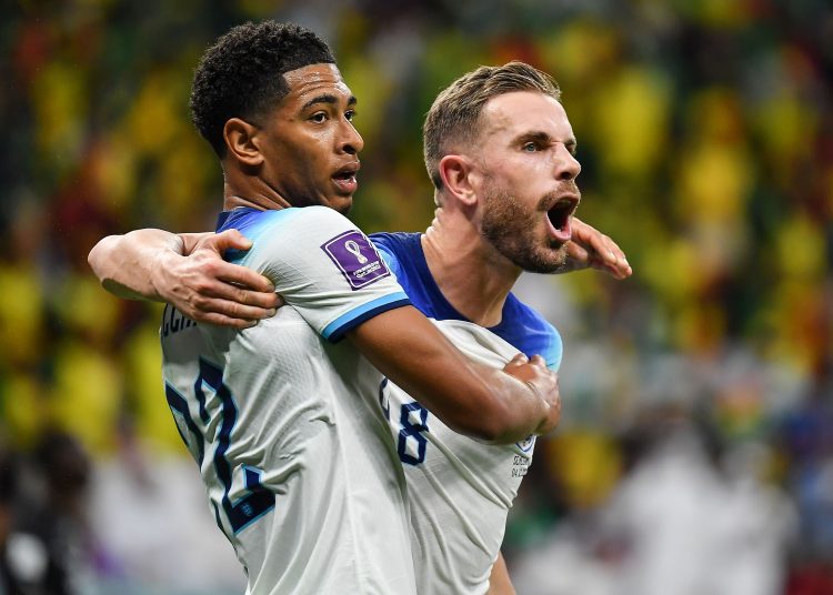 Jordan Henderson celebrates his goal 1-0 with Jude Bellingham of England  during the game England vs Senegal, corresponding to the round of 16 of the FIFA World Cup Qatar 2022, at Al Bayt Stadium, Al Khor, Doha, on December 04, 2022.



Jordan Henderson celebra su gol 1-0 con Jude Bellingham de Inglaterra durante el partido Inglaterra vs Senegal, correspondiente a los octavos de final de la Copa Mundial de la FIFA Catar 2022, en el Estadio Al Bayt, Al Khor, Doha, el 04 de Diciembre de 2022