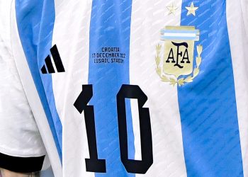 - El dorsal 10 posee en el fútbol una mística única por cuenta de las leyendas que han portado dicha camiseta, que ha brillado globalmente en las canchas y ha sido protagonista, entre otros reconocimientos, del galardón del Balón de Oro de la Copa del Mundial